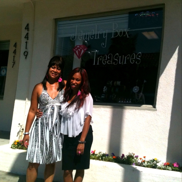 WASUP POSH FRIENDS! Its me  Precious Nieves 💕 - Picture 2 of 15